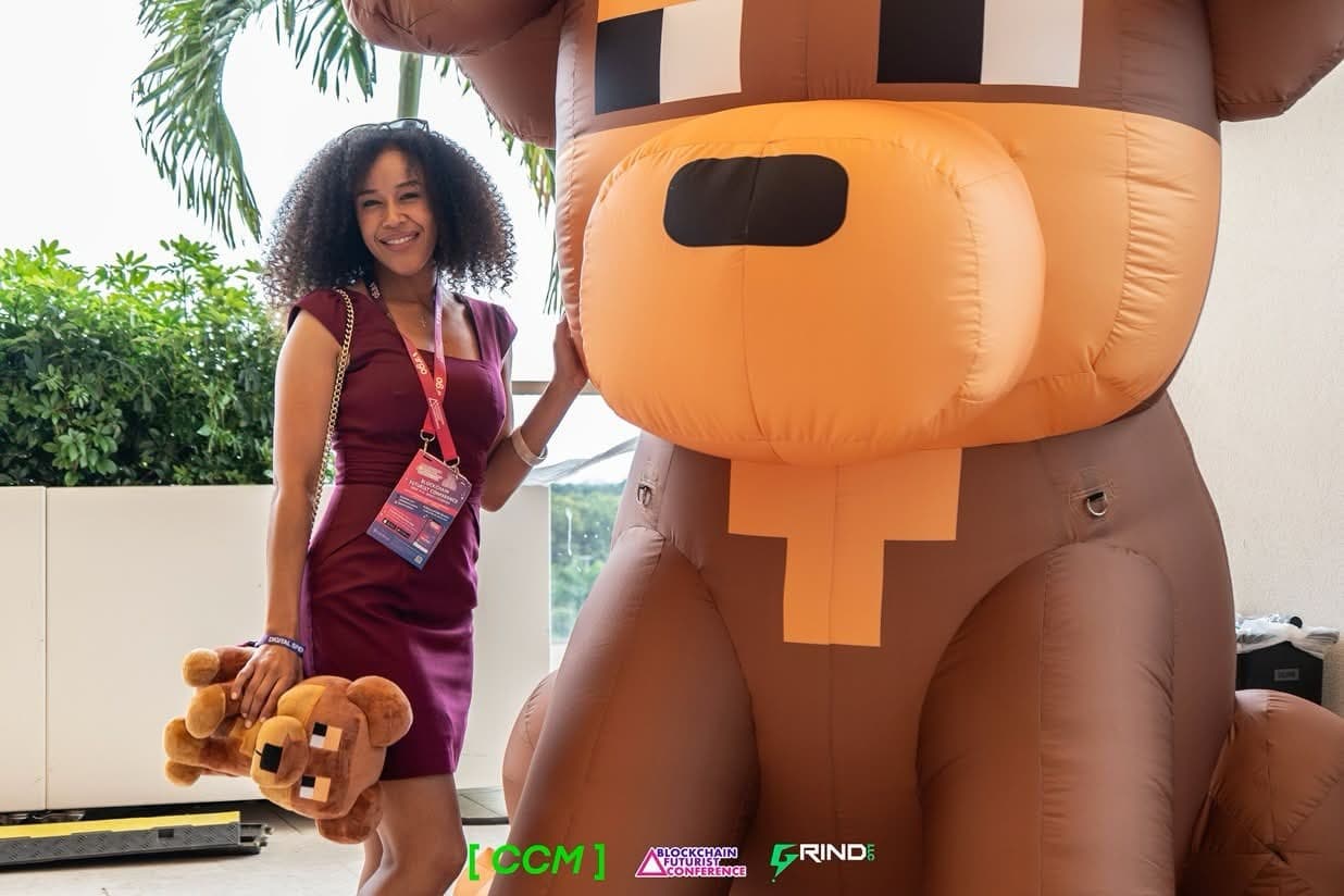 ArtsyMeta (@ArtsyMeta) standing beside a large Doginal Dogs inflatable